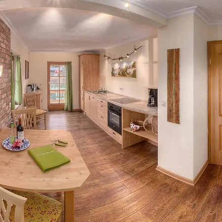 Mayer Apartment *